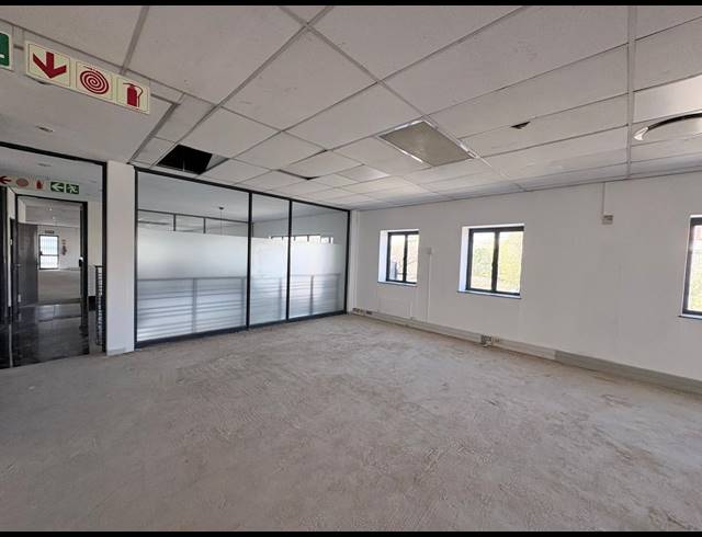 750M² OFFICE TO LET IN FOURWAYS